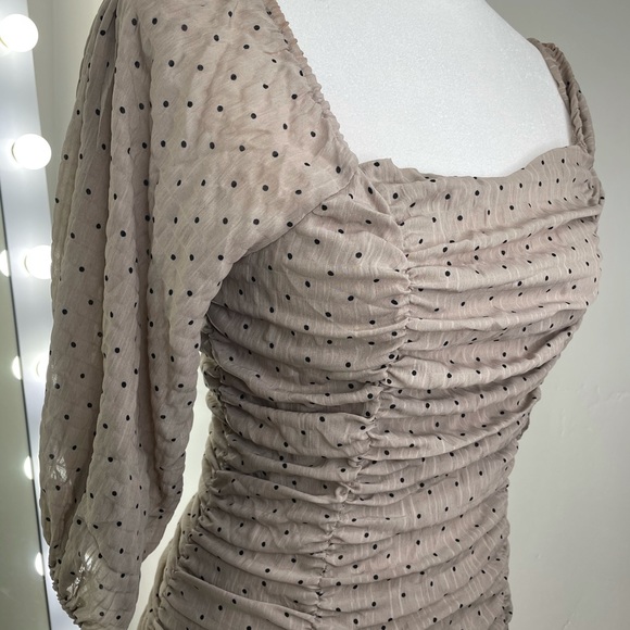 Beautiful dress - Picture 3 of 8